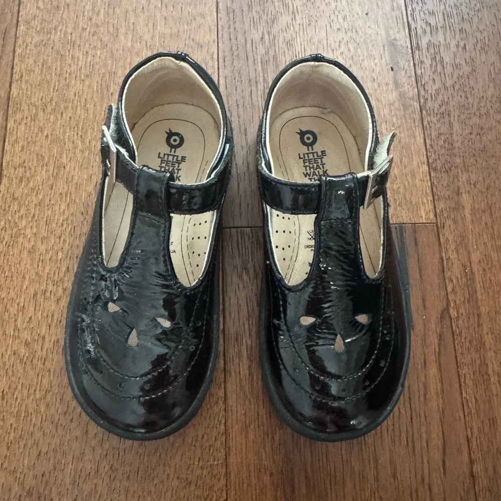 Old soles royal shoe in Black Patent Leather. Like new!!! Size 11US/28EU